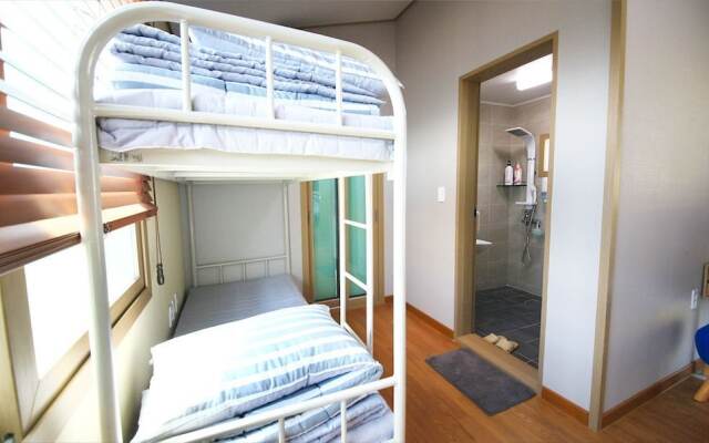 Peter Pan Guesthouse - Hostel