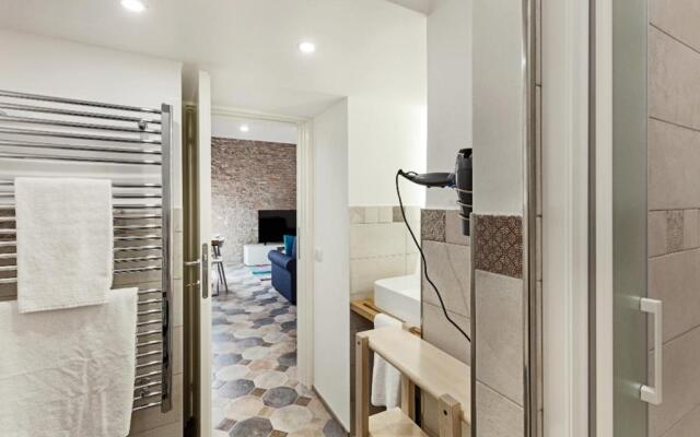 Sleek flat 4 guests 450mt from the Colosseum