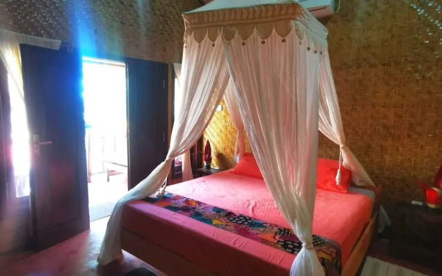 Kampung Meno Bungalows – Guest Rooms – Gili Meno
