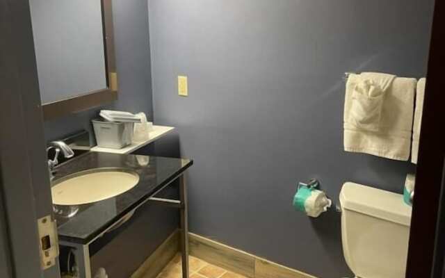 Manistee Inn & Marina