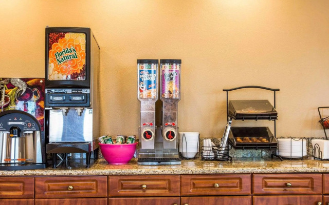 Rodeway Inn & Suites Corona