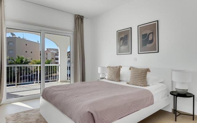 Sanders Sun City - 3-bdr Apt With Shared Pool