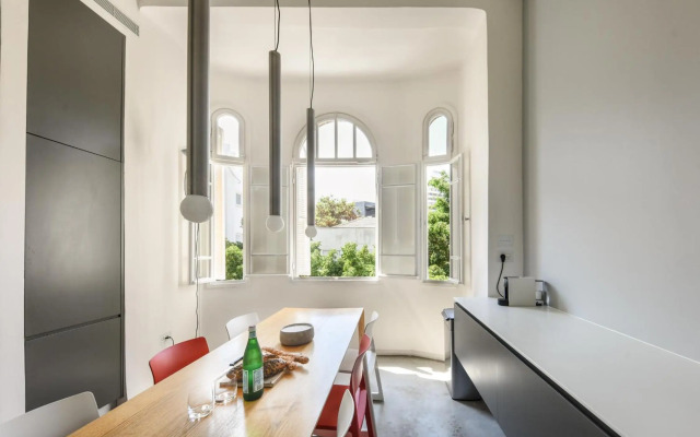 Modern and Bright 3BR apartment with 2 Balconies