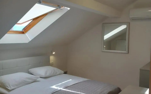 Marjan Rooms