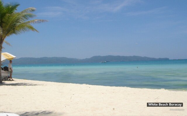 ZEN Rooms Pito Huts Station 3