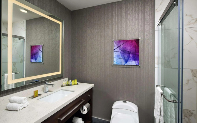 DoubleTree by Hilton Halifax Dartmouth