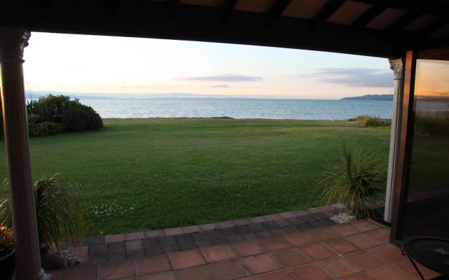 Te Puru Beach Lodge