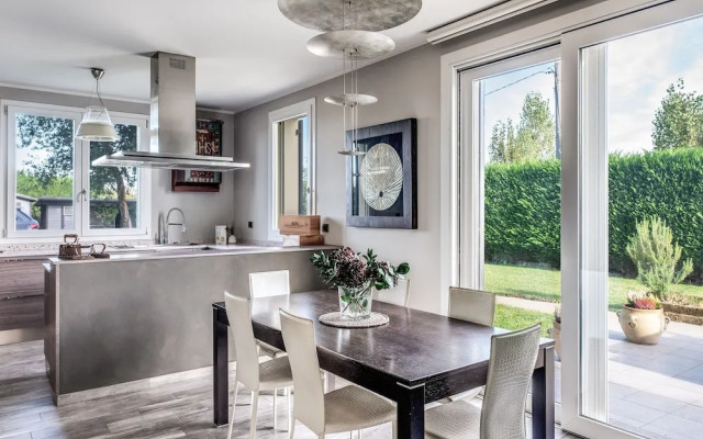 F Tale Country House