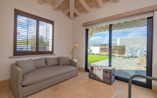 Pueblo Vinícola Parvada by Lumina