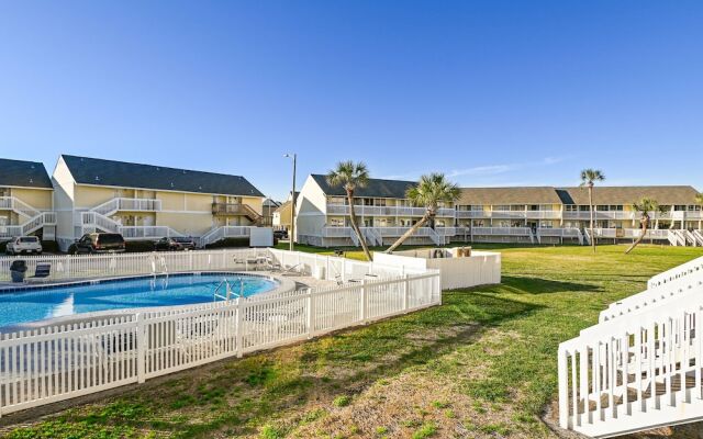 Sandpiper Cove 8112 Studio Bedroom Condo by RedAwning