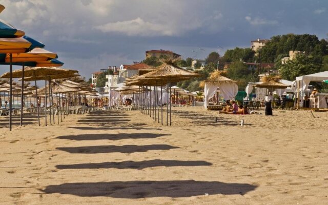 ON THE BEACH APARTMENTS Kabakum