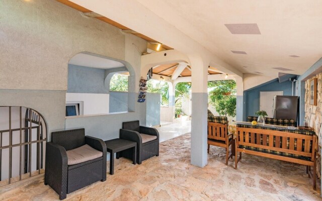 Beautiful Home in Vodnjan With Wifi and 5 Bedrooms