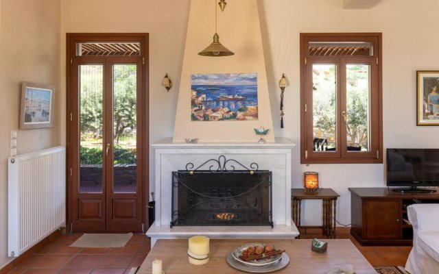 Villa Marianthi Syros, 4-Bedroom Villa with Garden, 2Km form the Sea