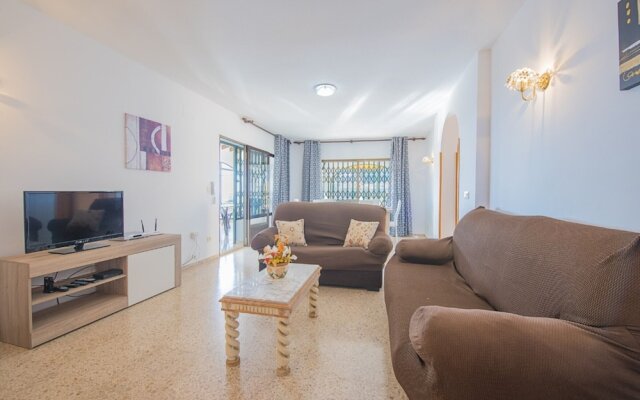 Villa - 4 Bedrooms with Pool, WiFi and Sea views - 104975