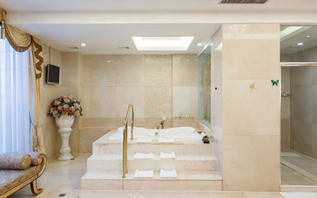 City Hotel