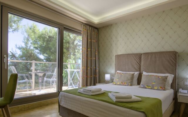 Koukounaria Hotel & Suites