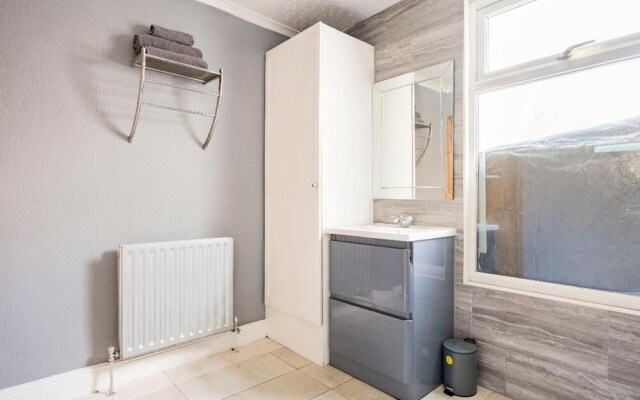 Maidstone - Sleeps 6 - Parking - Garden - 96ws