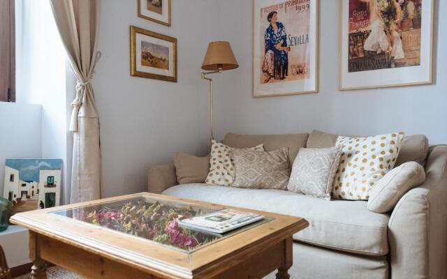 Casa Galera Historic Downtown Apartment in Seville