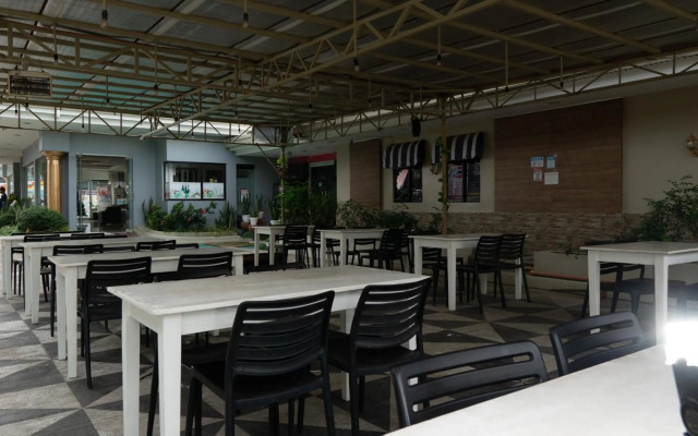 S&M Hotel
