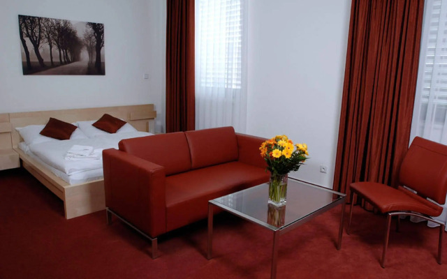 Hotel Ruby Blue