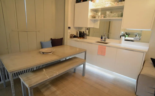 1 Bedroom Flat Near Royal Oak Station