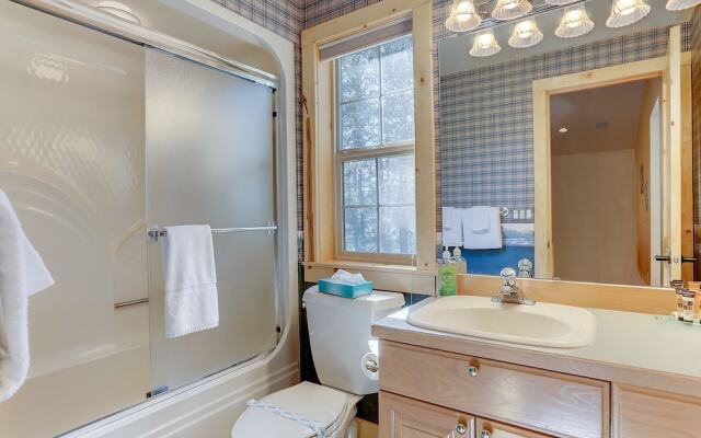 3 Mt Baker Peaceful Lodge Style Home With Private Hot Tub and BBQ on the Patio by Redawning