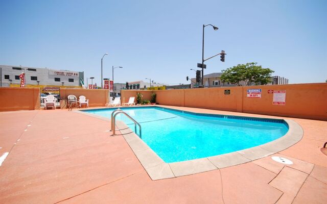 Pasadena Rose & Crown Hotel