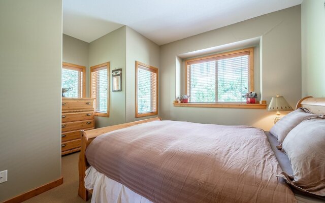 Bear's Paw Chalet - Amazing Location & Ski In/out