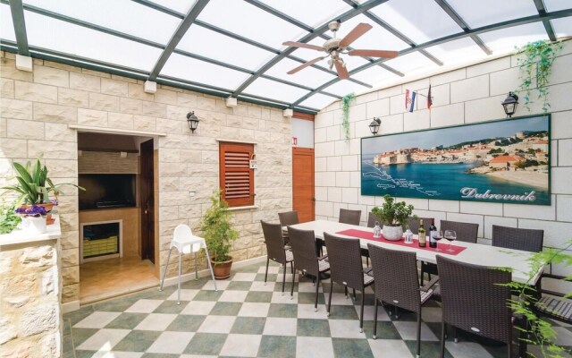 Nice Home in Mokosica With Wifi and 6 Bedrooms