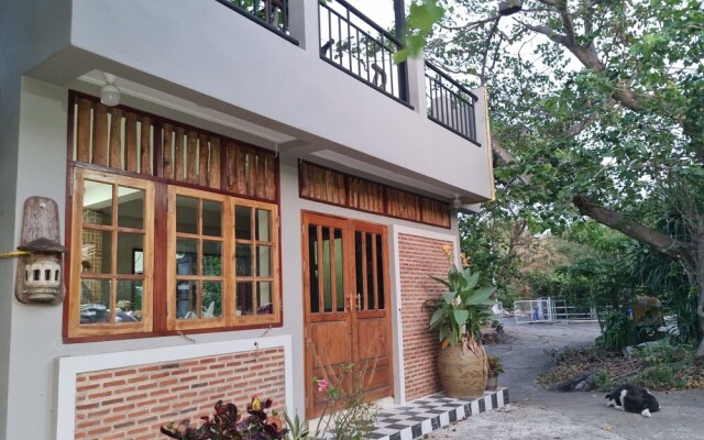 Sawasdee Sichang Resort