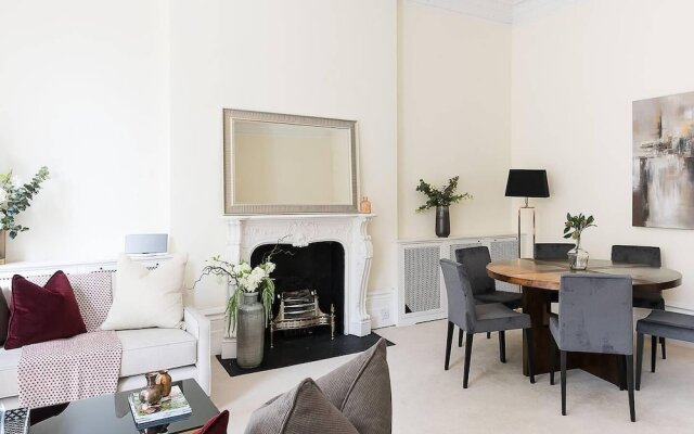 Huge, Regal 2BR Apartment Right next to Harrods!