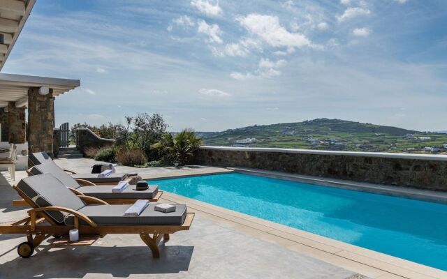 Luxury Villas  by Live&Travel