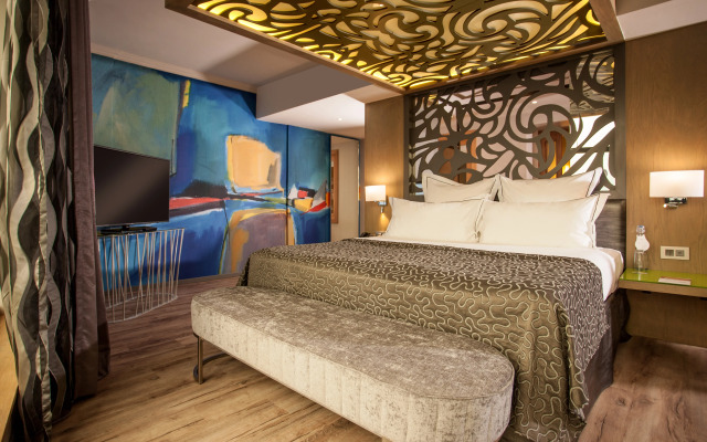 Hennessy Park Hotel