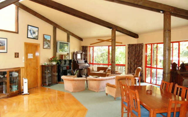 Queenstown Holiday Park & Motels Creeksyde