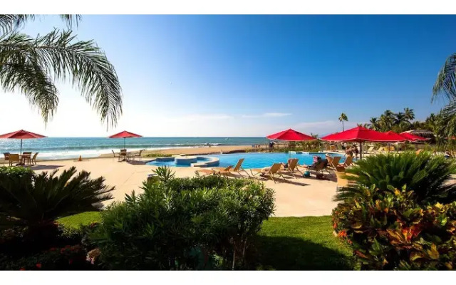 Stunning Upgraded Condo All Oceanfront