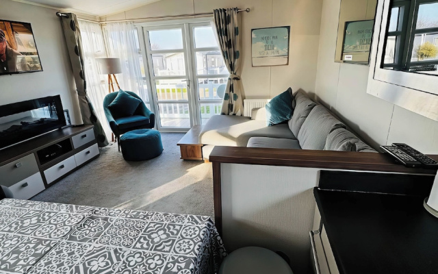 Hopton Holiday Village - Holiday Accommodation 632