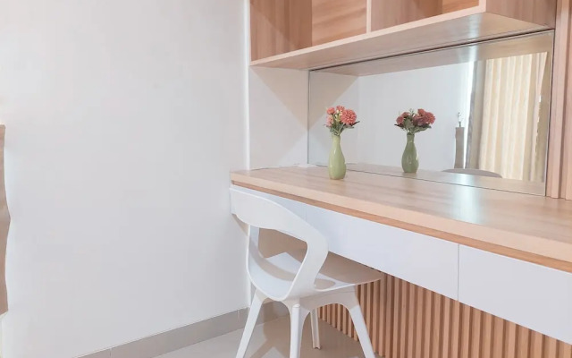 Modern Look 1Br Without Living Room At Bintaro Embarcadero Apartment