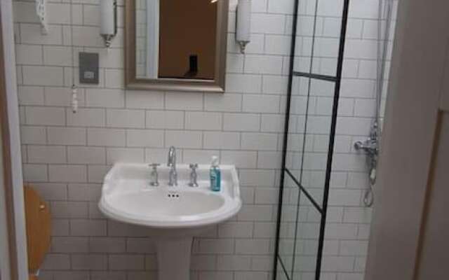 Stunning 1double Bed Apartment in London