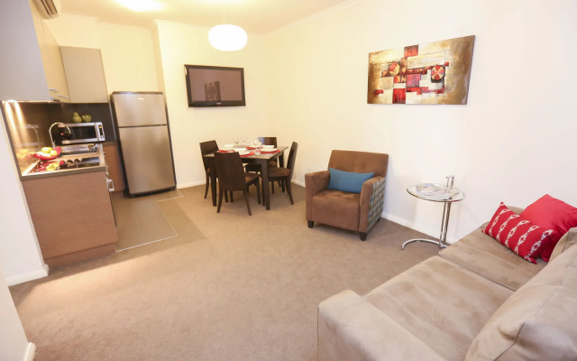 Indulge Apartments - Ontario