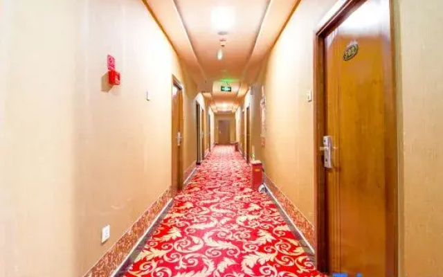 Zhouji Business Hotel (Urumqi Light Industry College)
