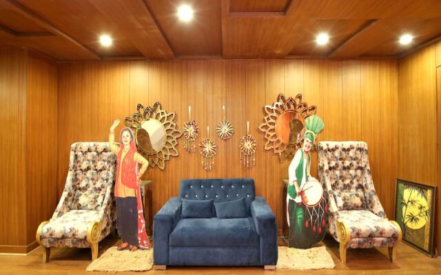 OYO 15134 Hotel Downtown