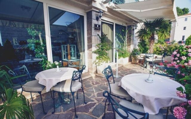 Hotel Romanov