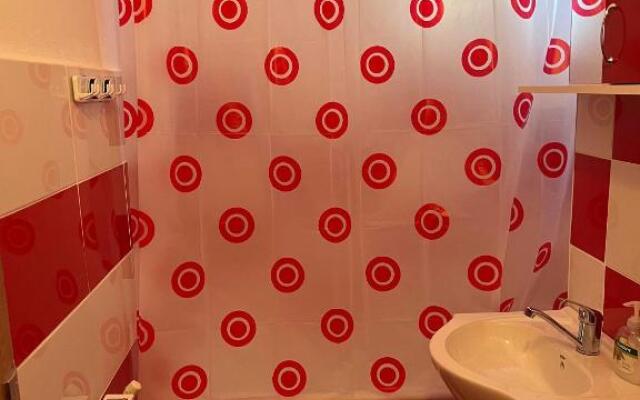 LA ALIS SI RAISA! Apartament cu 2 camere!