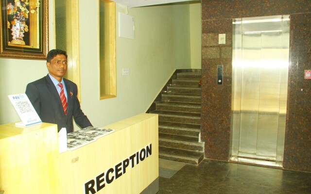 Sri Sampoorna Hotel