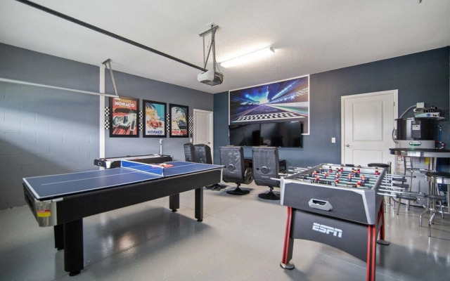 8BR ChampionsGate Pool Home wTheater