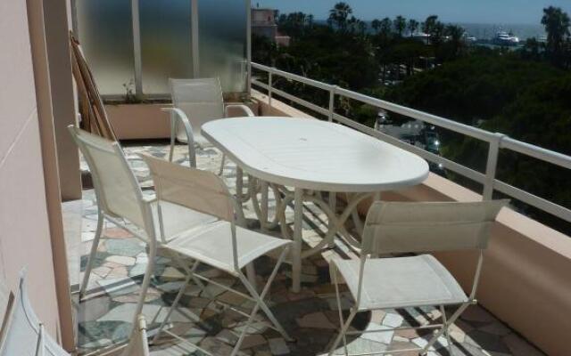 Nice flat with TERRACE on the Croisette