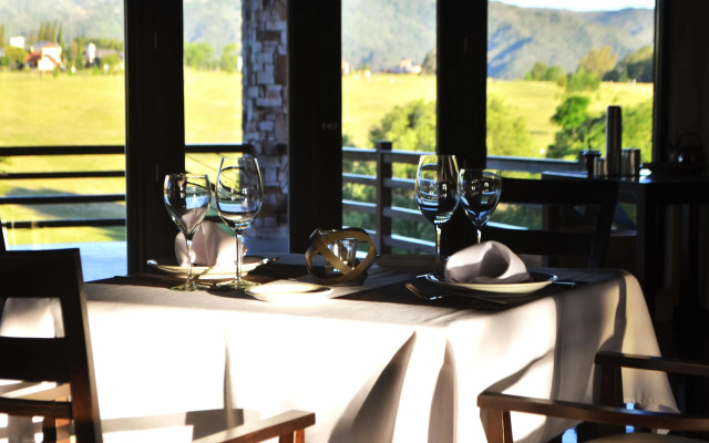 Ayres del Champaqui Suites Golf & Spa