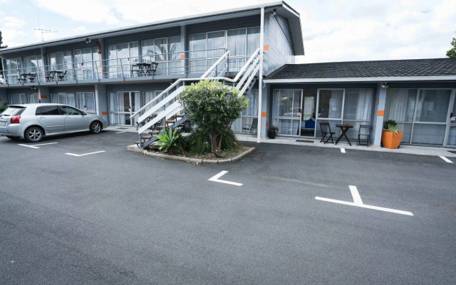 Roselands Motel