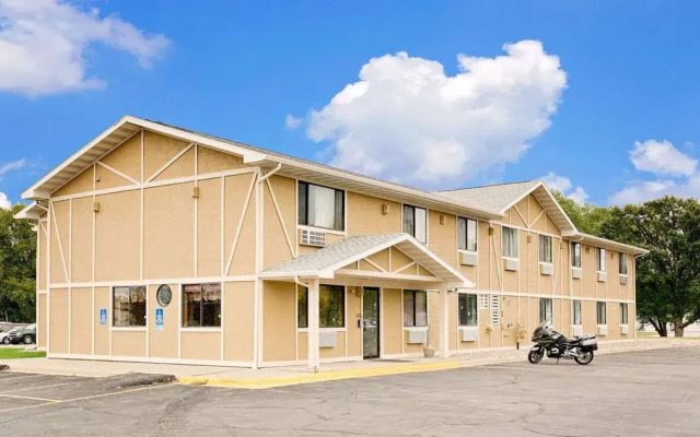 Super 8 Long Prairie