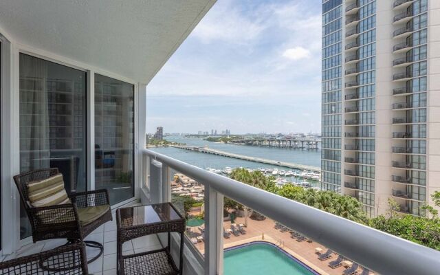 Cozy Oceanview Retreat On The Bay